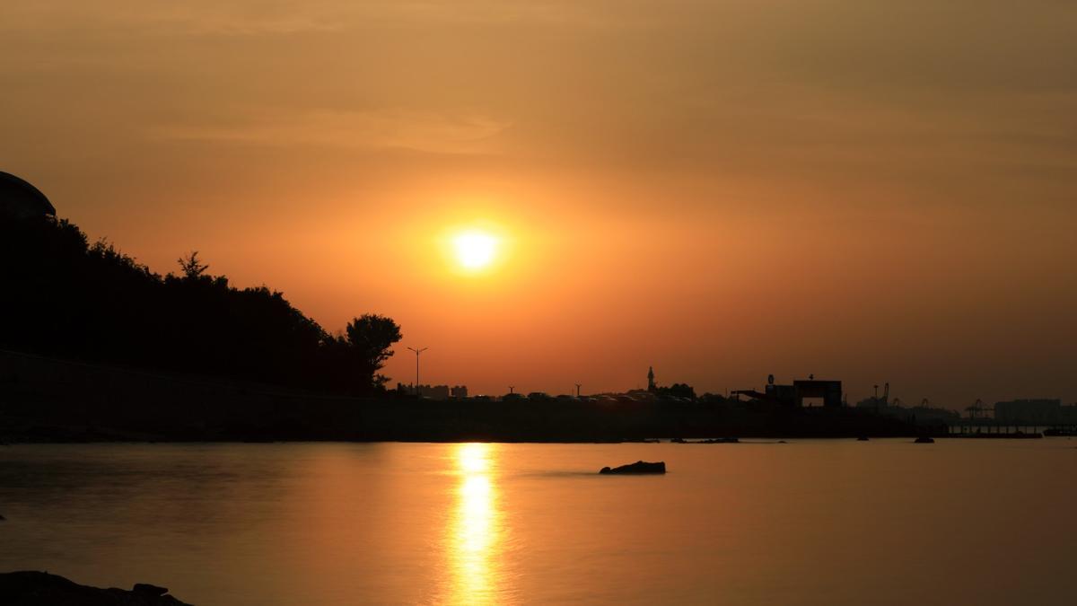 烟台海滨夕阳美景